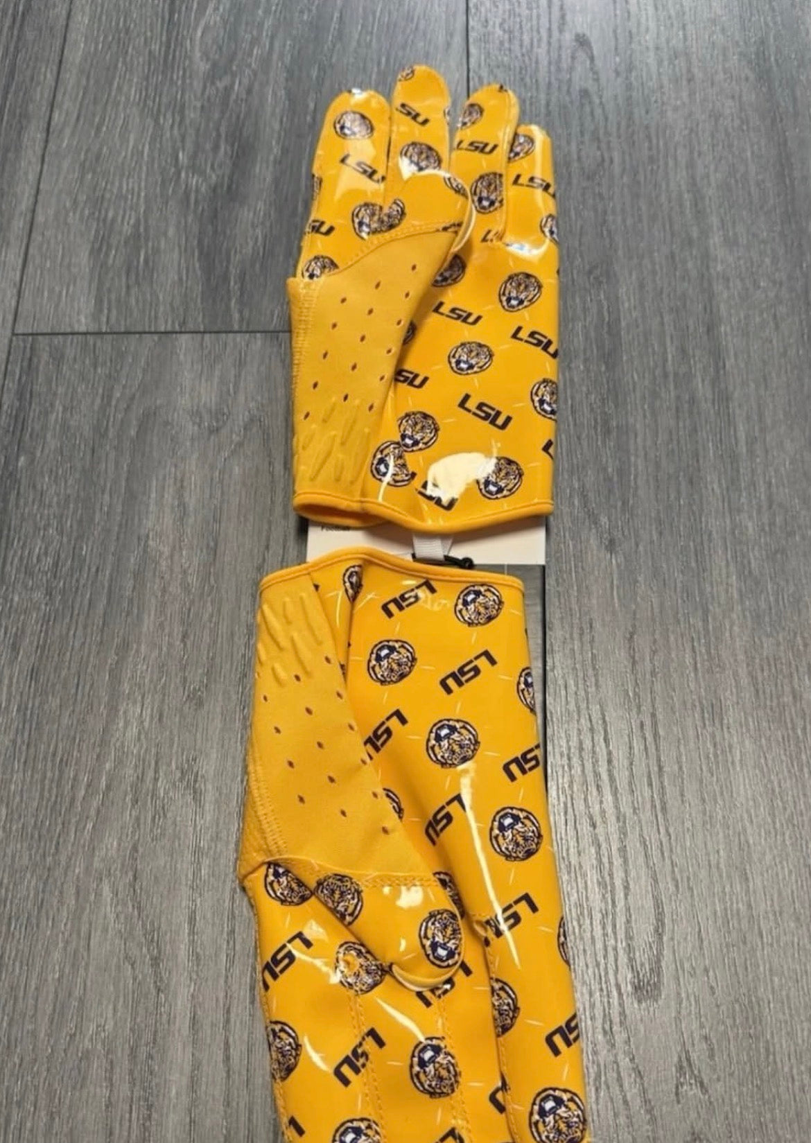 LSU gloves